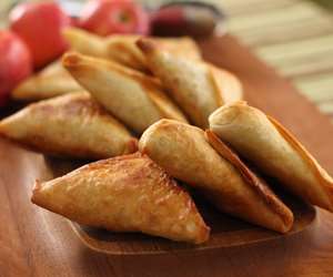 fresh, delicious apple samosas